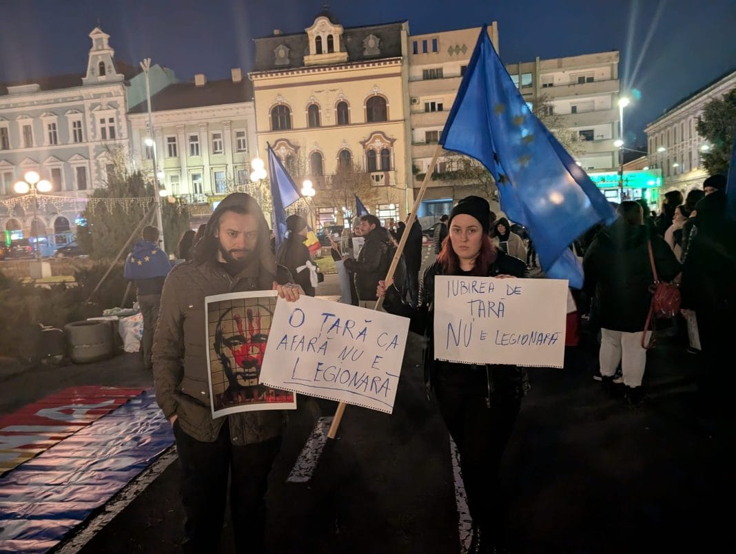 Un nou protest împotriva extremismului, la Arad | Neo-legionarii de la Noua Dreaptă i-au filmat pe participanţi și au încercat să-i intimideze